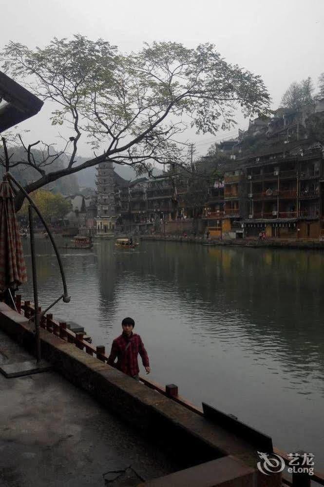 Fenghuang Waitin For You Inn Exterior foto